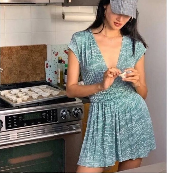 Urban Outfitters Arden Romper - Picture 2 of 8